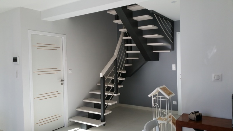 Escalier noir et blanc - ABEG