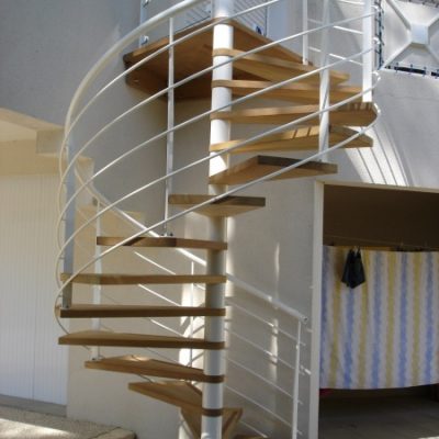 Escalier en colimaçon blanc Vendée - ABEG